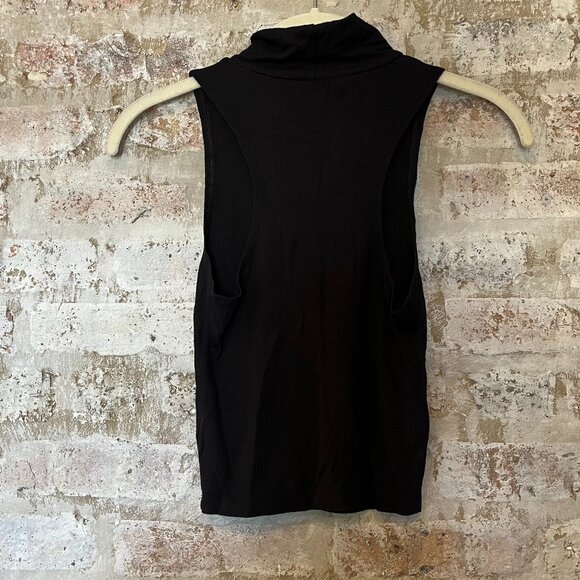 Vuori | Cove Funnel Neck Tank | Black | Size S - Picture 3 of 6